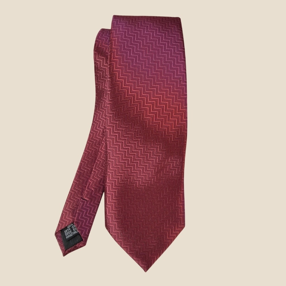 Barry Wang Silk Necktie Burgundy Red Chevron Zigzag Ombre Hand Tailored Mens Tie